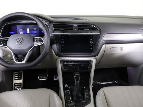Used 2022 Volkswagen Tiguan SE R-Line AWD/4WD image 38