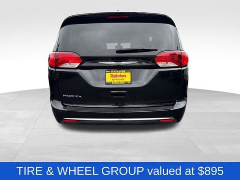 Used 2017 Chrysler Pacifica Touring Plus w/ Tire & Wheel Group image 7