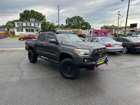Used 2020 Toyota Tacoma SR AWD/4WD image 2