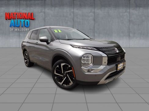 Used 2023 Mitsubishi Outlander SE FWD image 1