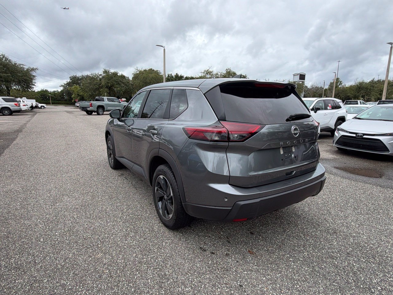 Used 2025 Nissan Rogue SV FWD image 3