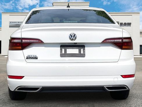 Used 2019 Volkswagen Jetta R-Line w/ R-Line Cold Weather Package FWD image 4
