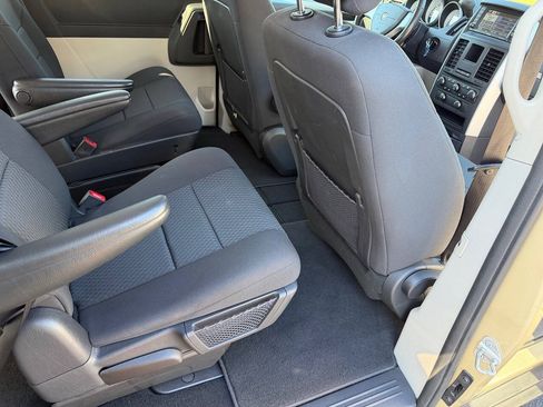 Used 2010 Dodge Grand Caravan Hero w/ Entertainment Group 1 FWD image 23