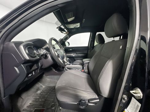 Used 2016 Toyota Tacoma TRD Sport w/ Premium & Technology Package image 14