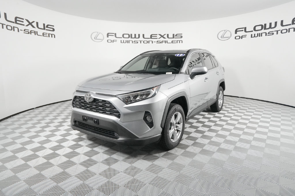 Used 2019 Toyota RAV4 XLE AWD/4WD image 1
