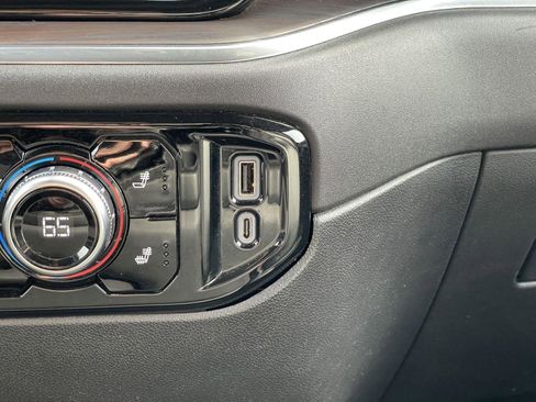 Used 2025 GMC Sierra 1500 SLT image 28