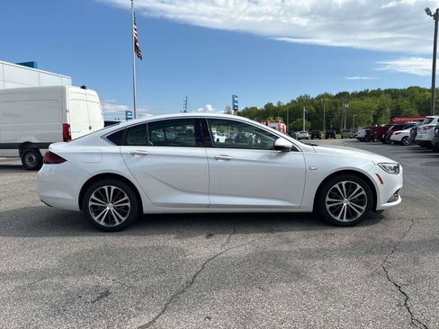 Used 2018 Buick Regal Essence w/ Driver Confidence Package #1 FWD image 5
