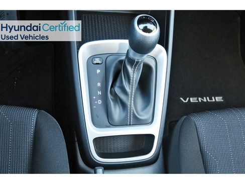 Certified 2025 Hyundai Venue SE image 28