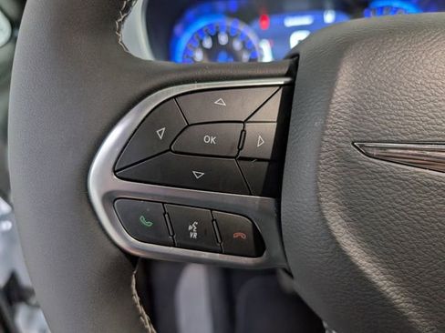 Used 2026 Chrysler Pacifica Limited FWD image 20