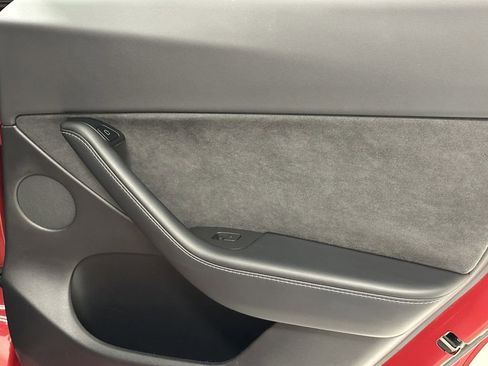 Used 2021 Tesla Model Y Long Range image 18