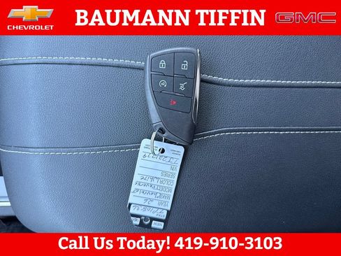 Used 2026 Chevrolet Traverse LT w/ Driver Confidence Package FWD image 23