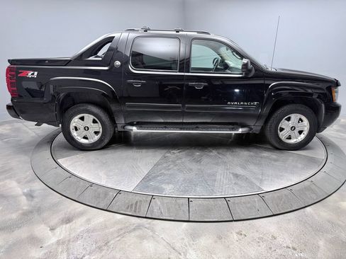 Used 2013 Chevrolet Avalanche LT w/ Suspension Package, Off-Road AWD/4WD image 4