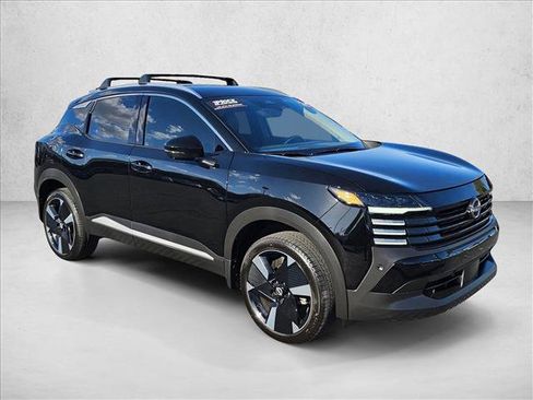 Used 2025 Nissan Kicks SR FWD image 3