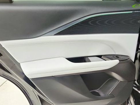 Used 2025 Cadillac Lyriq Luxury AWD/4WD image 47