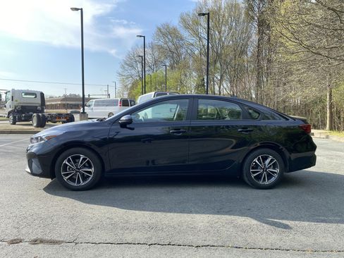 Used 2024 Kia Forte LXS image 6