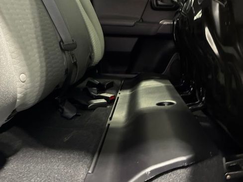 Used 2019 Toyota Tacoma SR5 AWD/4WD image 45