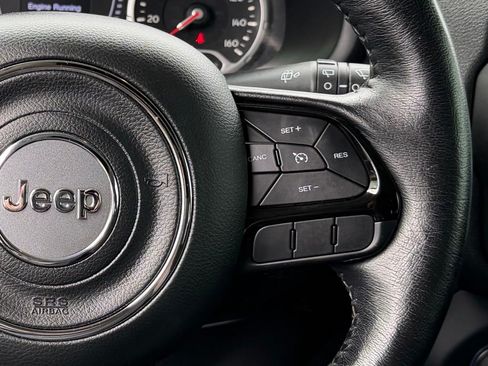Used 2018 Jeep Renegade Altitude AWD/4WD image 37
