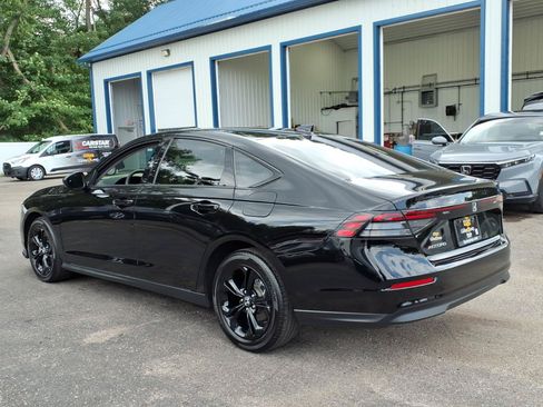 Used 2025 Honda Accord SE image 9