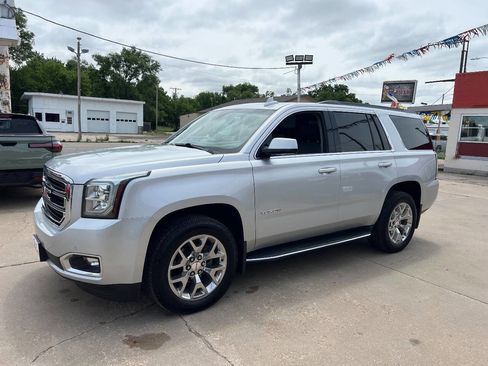 Used 2016 GMC Yukon SLT w/ Open Road Package AWD/4WD image 2