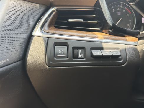 Used 2022 Cadillac XT5 Premium Luxury w/ Platinum Package FWD image 29