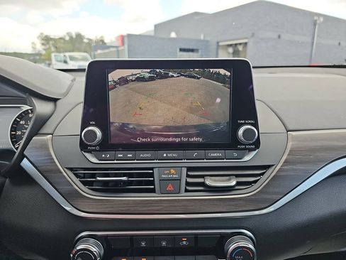 Used 2025 Nissan Altima 2.5 SV image 26