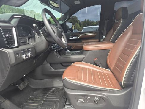 Used 2025 GMC Sierra 3500 Denali Ultimate AWD/4WD image 19