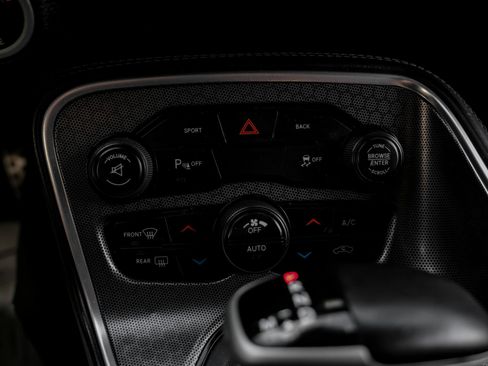 Used 2015 Dodge Challenger R/T Plus RWD image 28