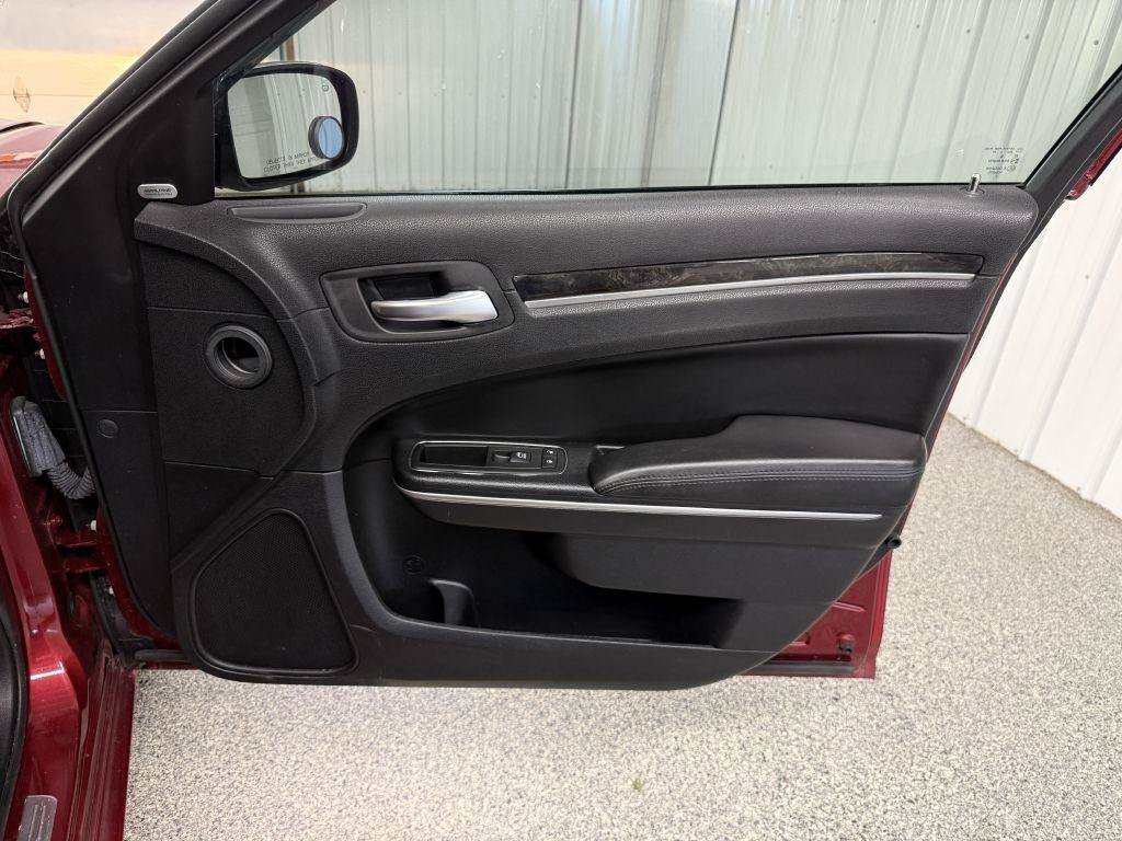 Used 2014 Chrysler 300 C AWD/4WD image 32