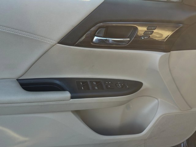 Used 2017 Honda Accord Touring image 14