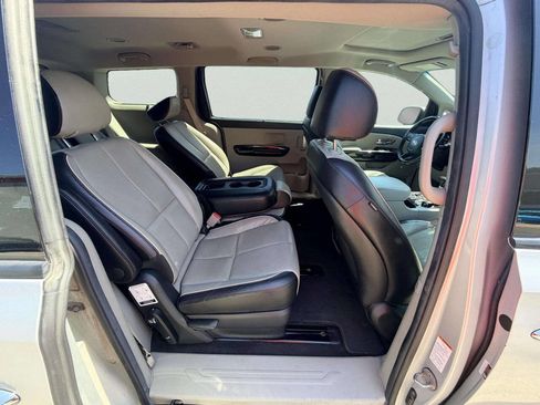 Used 2019 Kia Sedona EX w/ EX Premium Package FWD image 31