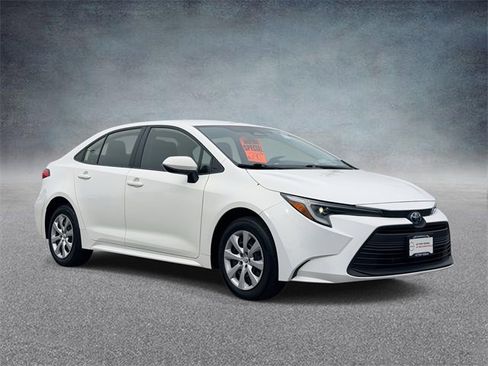 Used 2025 Toyota Corolla LE image 1