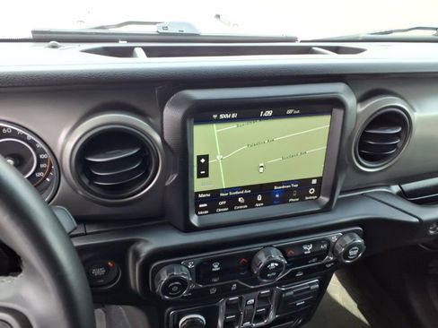 Used 2022 Jeep Gladiator Mojave AWD/4WD image 28