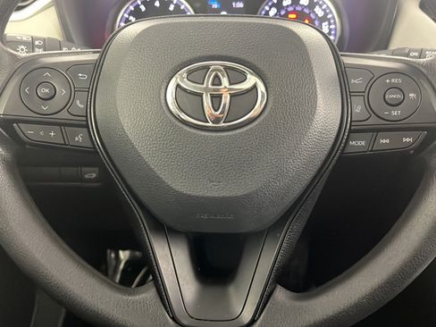 Used 2020 Toyota RAV4 XLE w/ Convenience Package FWD image 25