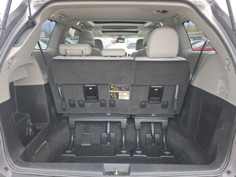 Used 2018 Toyota Sienna Limited Premium image 31