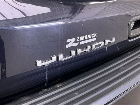 Used 2023 GMC Yukon XL AT4 w/ Technology Package AWD/4WD image 9