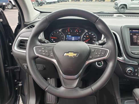 Used 2022 Chevrolet Equinox LT w/ Driver Convenience Package image 17