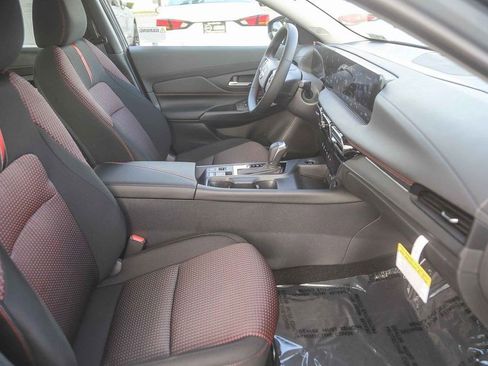 New 2026 Nissan Sentra SR FWD image 17