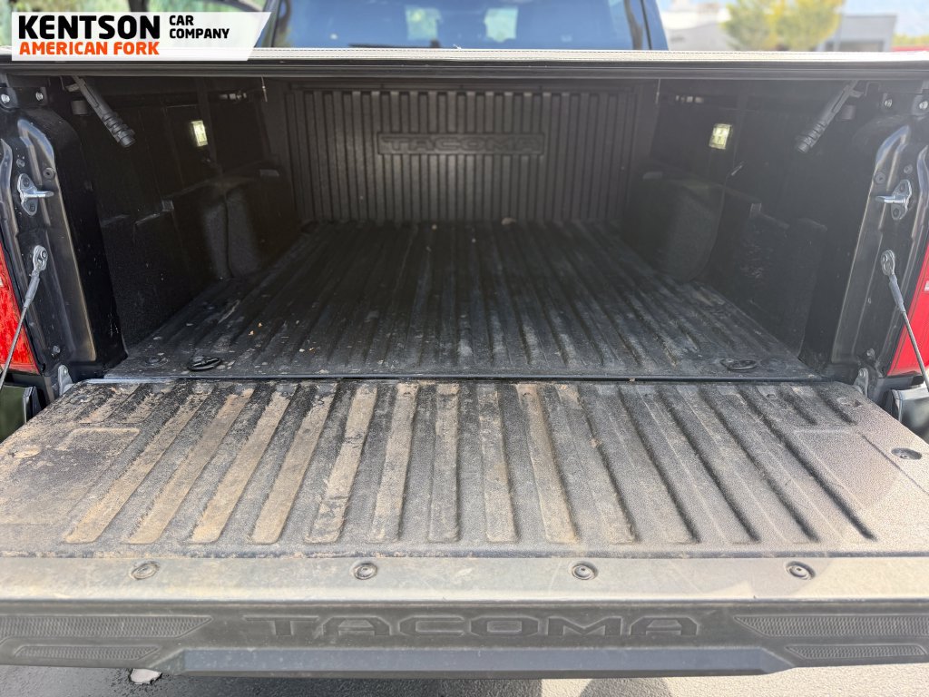 Used 2025 Toyota Tacoma SR5 AWD/4WD image 33