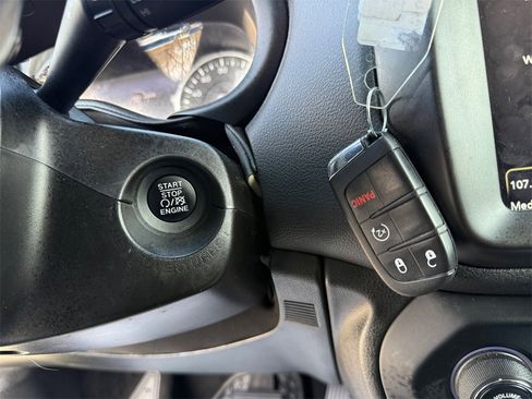 Used 2022 Jeep Renegade Latitude w/ Convenience Group image 29