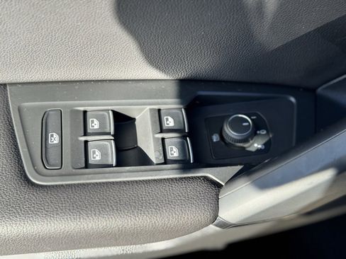 Used 2019 Volkswagen Tiguan SE w/ 3rd Row Seat Package image 24