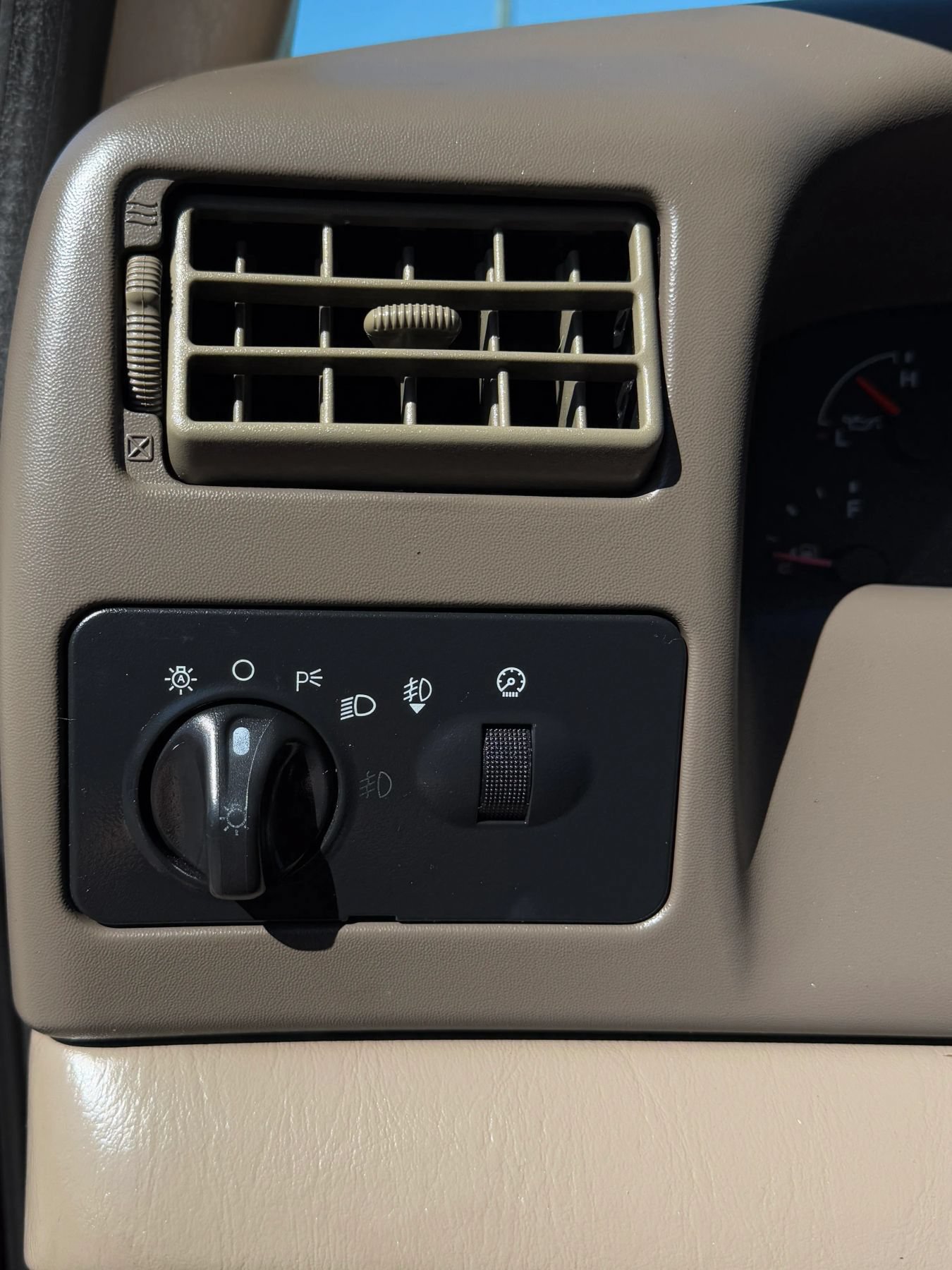 Used 2004 Ford F250 Lariat AWD/4WD image 16
