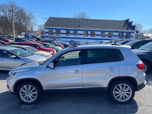Used 2013 Volkswagen Tiguan SE image 2