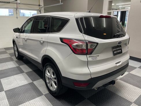 Used 2017 Ford Escape SE image 9