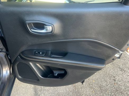 Used 2018 Jeep Compass Latitude w/ Cold Weather Group AWD/4WD image 15