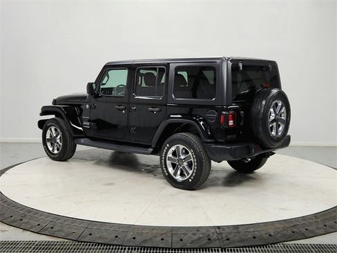 Used 2018 Jeep Wrangler Unlimited Sahara image 5