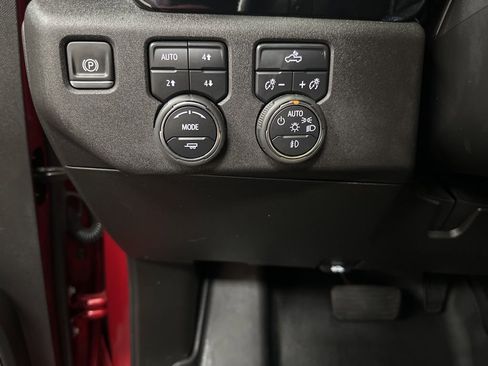 Used 2025 Chevrolet Silverado 1500 RST w/ Z71 Off-Road Package AWD/4WD image 33