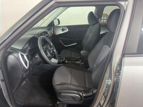 Certified 2025 Kia Soul LX w/ LX Technology Package FWD image 10
