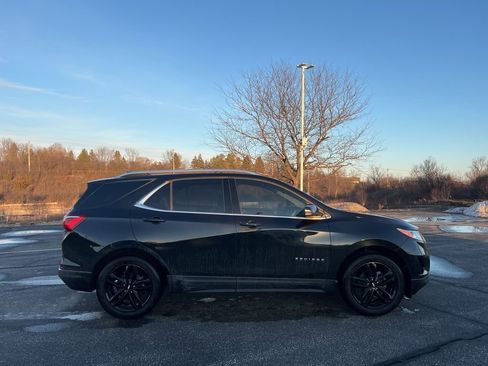 Used 2020 Chevrolet Equinox LT w/ Midnight Edition image 3