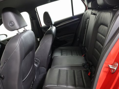 Used 2016 Volkswagen Golf R 4-Door image 23