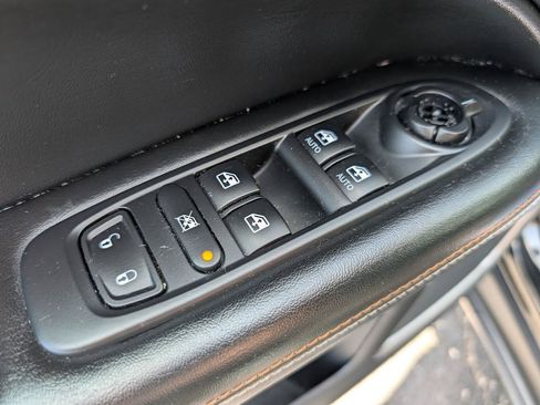 Used 2018 Jeep Compass Latitude w/ Popular Equipment Group AWD/4WD image 17